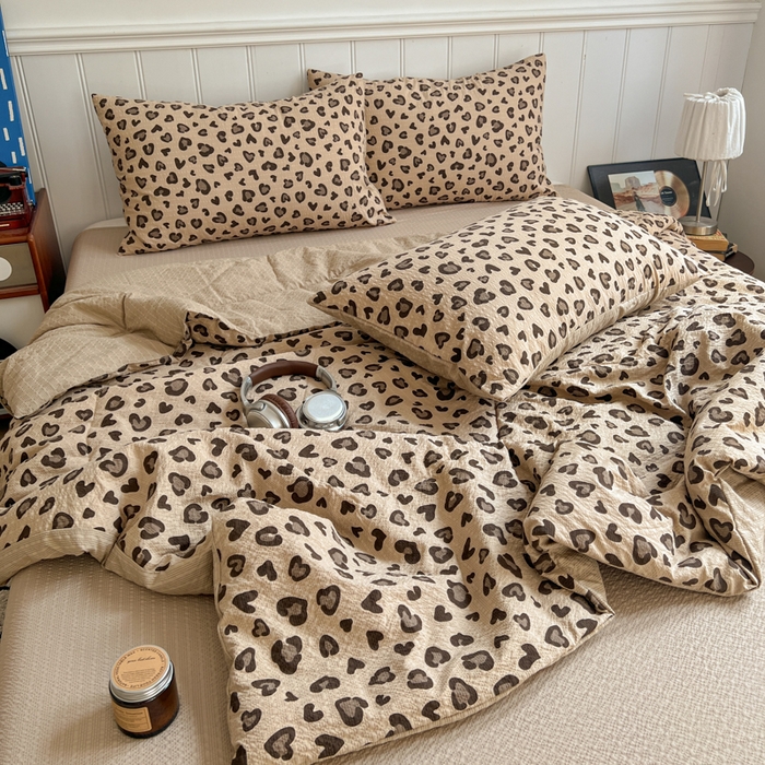 91家纺网 家纺一手货源 找家纺 欧尚家纺 2026新款泡芙纱夏被四件套简单款 咖豹纹