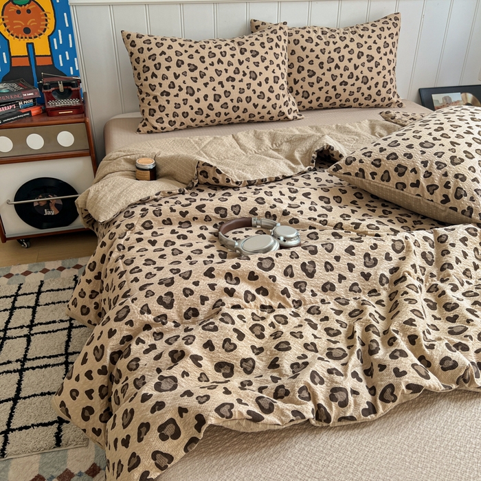 欧尚家纺 2026新款泡芙纱夏被四件套简单款 咖豹纹