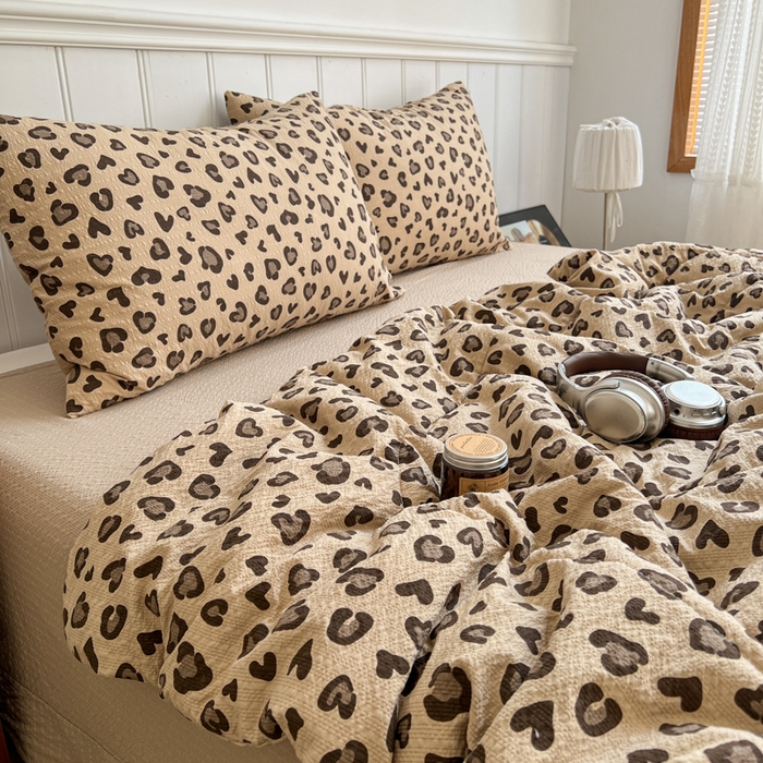 91家纺网 家纺一手货源 找家纺 欧尚家纺 2026新款泡芙纱夏被四件套简单款 咖豹纹