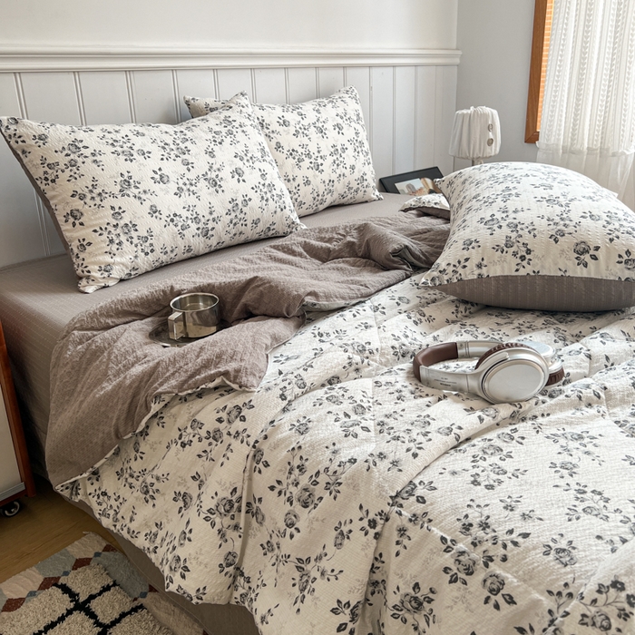 91家纺网 家纺一手货源 找家纺 欧尚家纺 2026新款泡芙纱夏被四件套简单款 只闻花香