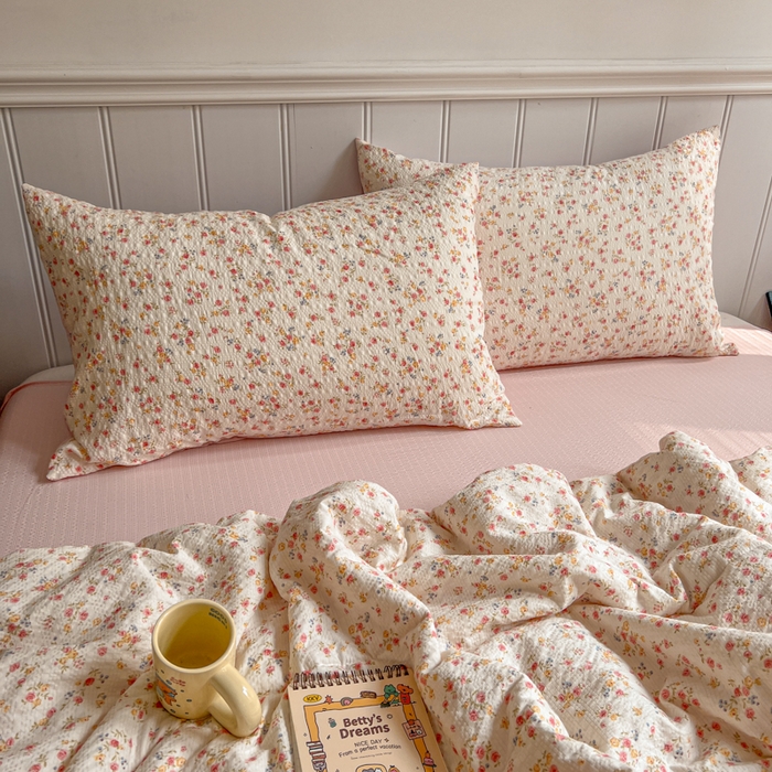 91家纺网 家纺一手货源 找家纺 禾沐  2026新款泡芙纱夏被四件套简单款 粉黛