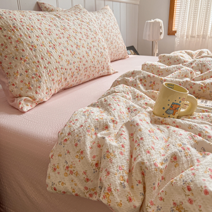 91家纺网 家纺一手货源 找家纺 禾沐  2026新款泡芙纱夏被四件套简单款 粉黛