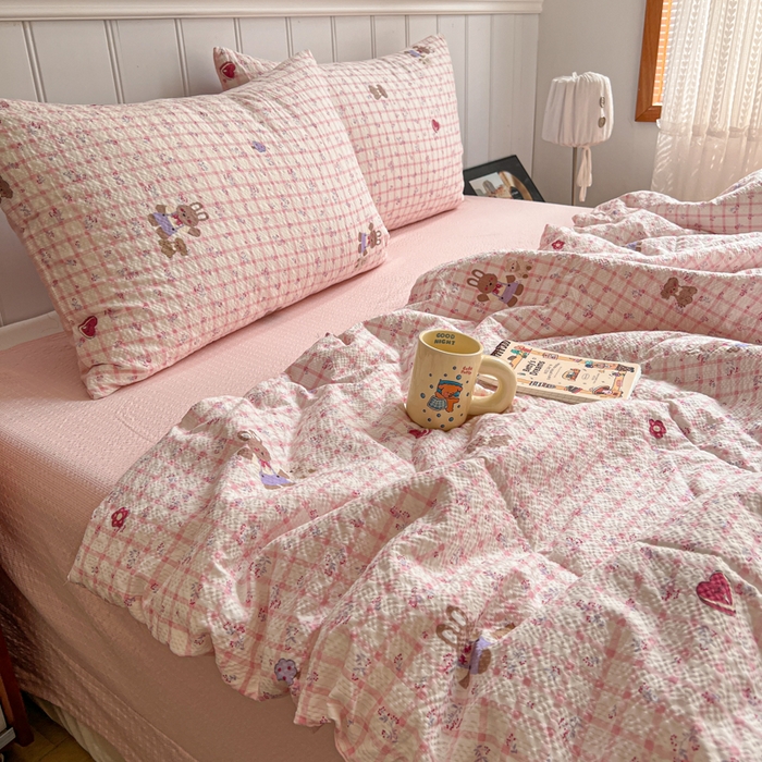 91家纺网 家纺一手货源 找家纺 禾沐  2026新款泡芙纱夏被四件套简单款 格系萌宠