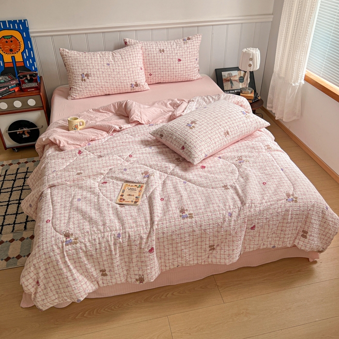 91家纺网 家纺一手货源 找家纺 禾沐  2026新款泡芙纱夏被四件套简单款 格系萌宠