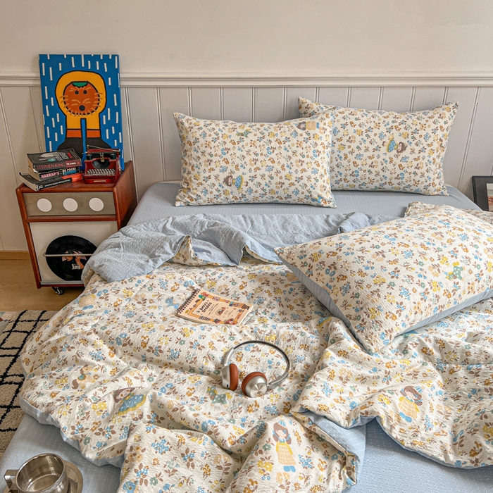 91家纺网 家纺一手货源 找家纺 禾沐  2026新款泡芙纱夏被四件套简单款 花镜人偶黄