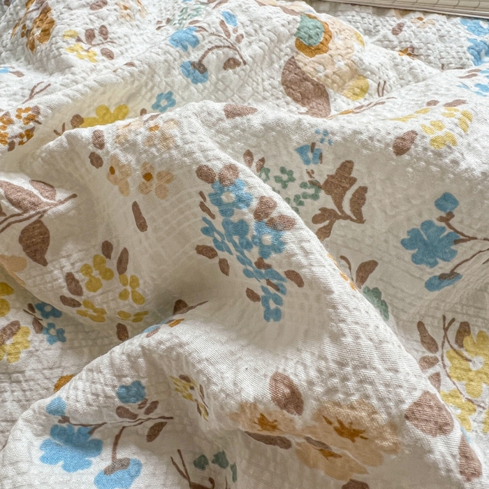 91家纺网 家纺一手货源 找家纺 禾沐  2026新款泡芙纱夏被四件套简单款 花镜人偶黄