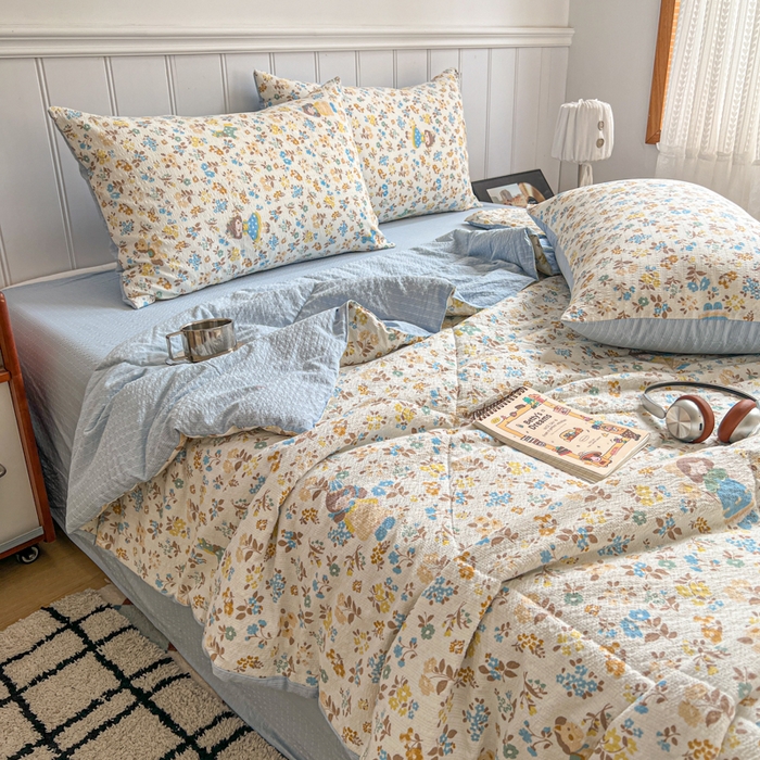 91家纺网 家纺一手货源 找家纺 禾沐  2026新款泡芙纱夏被四件套简单款 花镜人偶黄