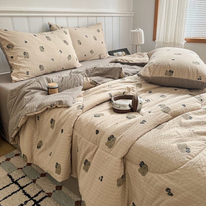 91家纺网 家纺一手货源 找家纺 禾沐  2026新款泡芙纱夏被四件套简单款 灰猫头