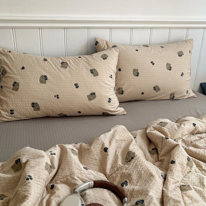 91家纺网 家纺一手货源 找家纺 禾沐  2026新款泡芙纱夏被四件套简单款 灰猫头