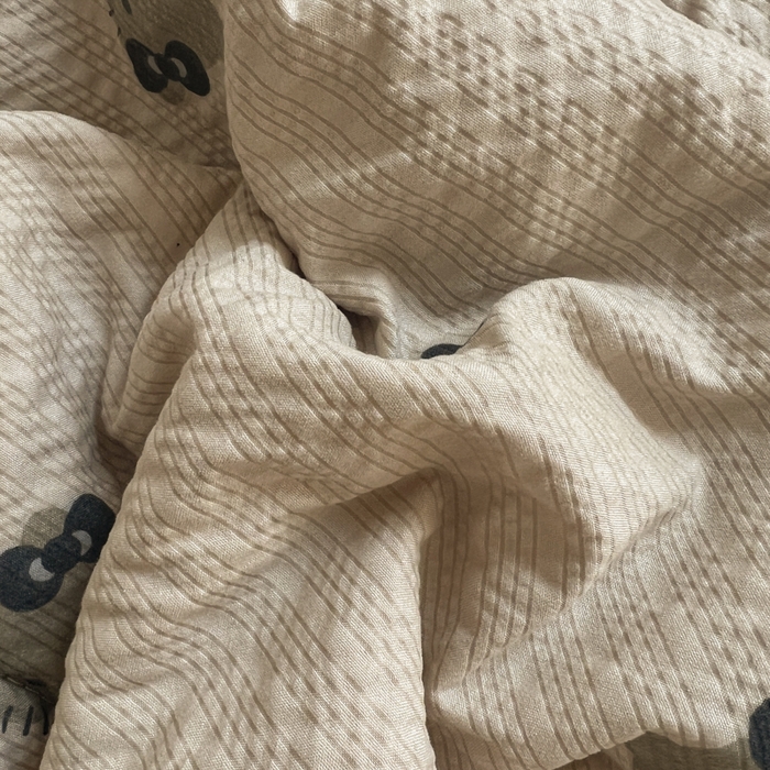 91家纺网 家纺一手货源 找家纺 禾沐  2026新款泡芙纱夏被四件套简单款 灰猫头