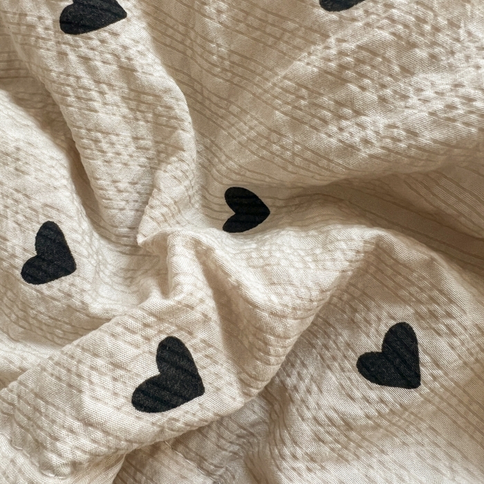 91家纺网 家纺一手货源 找家纺 禾沐  2026新款泡芙纱夏被四件套简单款 咖爱心