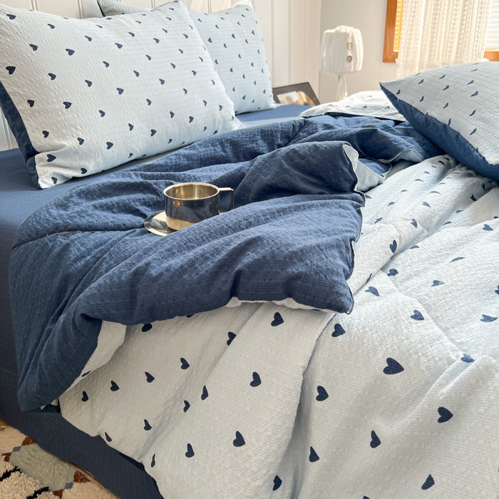 91家纺网 家纺一手货源 找家纺 禾沐  2026新款泡芙纱夏被四件套简单款 兰爱心