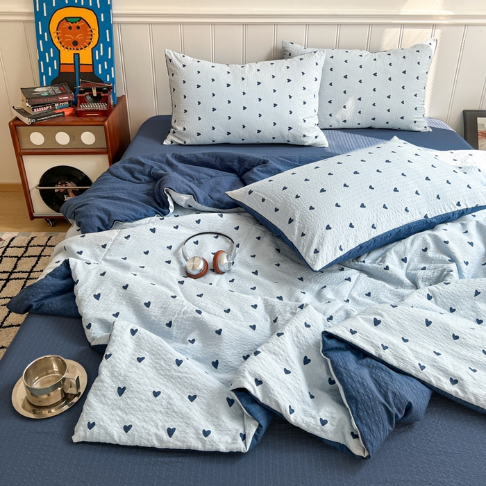 91家纺网 家纺一手货源 找家纺 禾沐  2026新款泡芙纱夏被四件套简单款 兰爱心