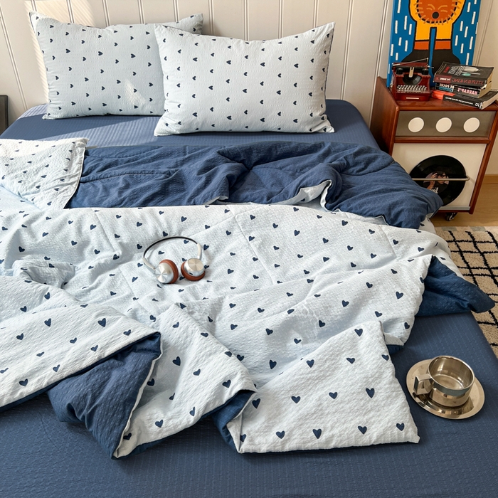 91家纺网 家纺一手货源 找家纺 禾沐  2026新款泡芙纱夏被四件套简单款 兰爱心