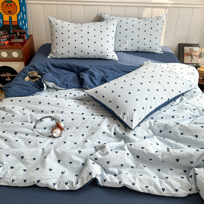 91家纺网 家纺一手货源 找家纺 禾沐  2026新款泡芙纱夏被四件套简单款 兰爱心