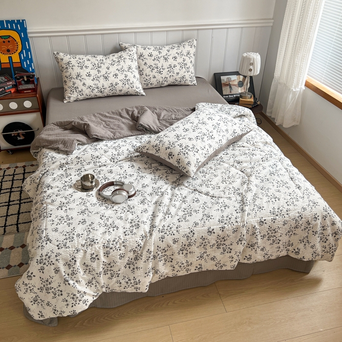 91家纺网 家纺一手货源 找家纺 禾沐  2026新款泡芙纱夏被四件套简单款 只闻花香