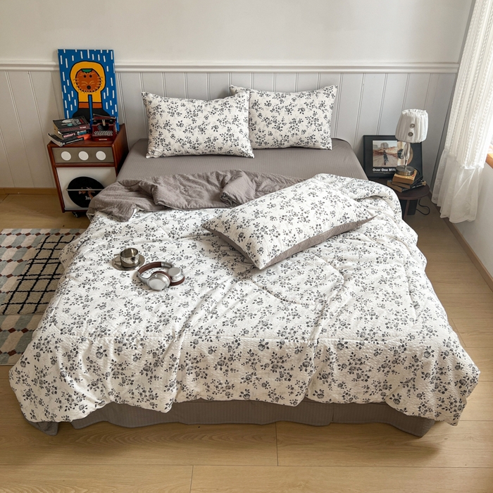 91家纺网 家纺一手货源 找家纺 禾沐  2026新款泡芙纱夏被四件套简单款 只闻花香