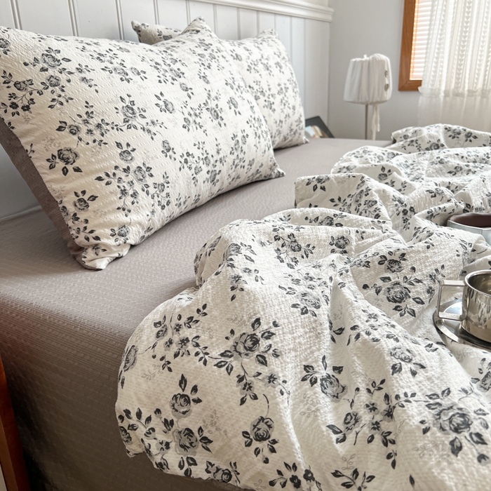 91家纺网 家纺一手货源 找家纺 禾沐  2026新款泡芙纱夏被四件套简单款 只闻花香