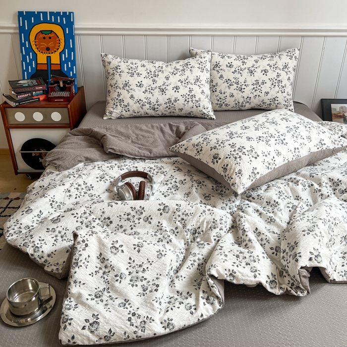 91家纺网 家纺一手货源 找家纺 禾沐  2026新款泡芙纱夏被四件套简单款 只闻花香