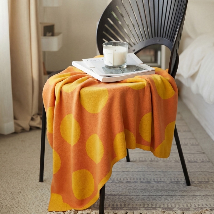 91家纺网 家纺一手货源 找家纺 暖绵绵家纺 2026新款全棉亲肤舒适毯子-艾蜜欧 橙黄色