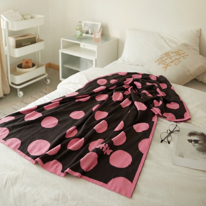 91家纺网 家纺一手货源 找家纺 暖绵绵家纺 2026新款全棉亲肤舒适毯子-艾蜜欧 碳粉色