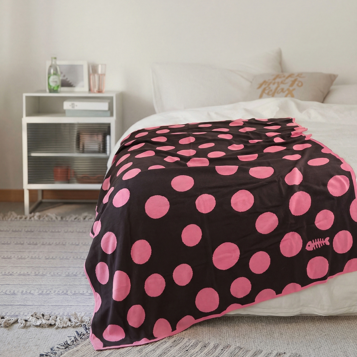 91家纺网 家纺一手货源 找家纺 暖绵绵家纺 2026新款全棉亲肤舒适毯子-艾蜜欧 碳粉色