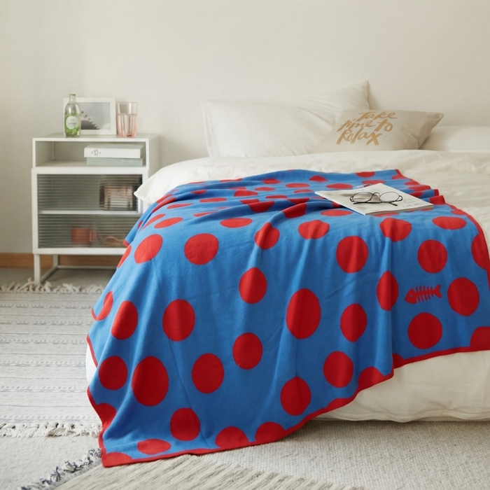 91家纺网 家纺一手货源 找家纺 暖绵绵家纺 2026新款全棉亲肤舒适毯子-艾蜜欧 朱蓝色