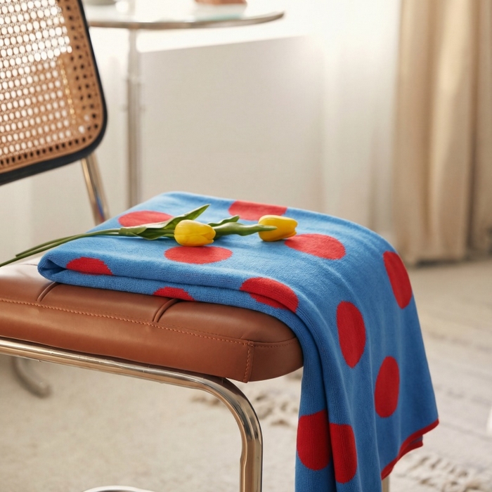 91家纺网 家纺一手货源 找家纺 暖绵绵家纺 2026新款全棉亲肤舒适毯子-艾蜜欧 朱蓝色