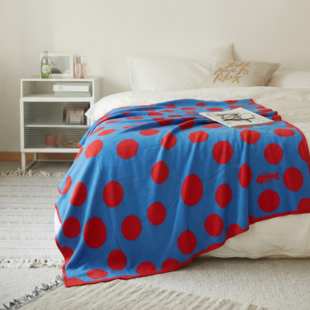 91家纺网 家纺一手货源 找家纺 暖绵绵家纺 2026新款全棉亲肤舒适毯子-艾蜜欧 朱蓝色