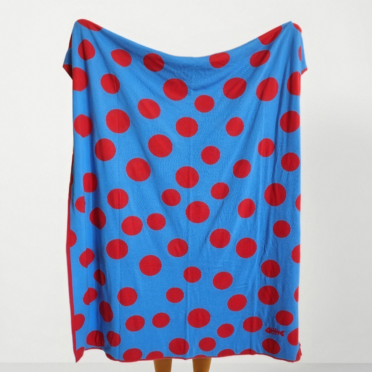 91家纺网 家纺一手货源 找家纺 暖绵绵家纺 2026新款全棉亲肤舒适毯子-艾蜜欧 朱蓝色