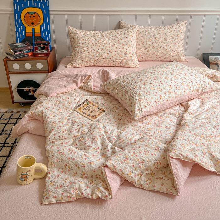 91家纺网 家纺一手货源 找家纺  梵希雅  2026新款泡芙纱夏被四件套简单款 粉黛