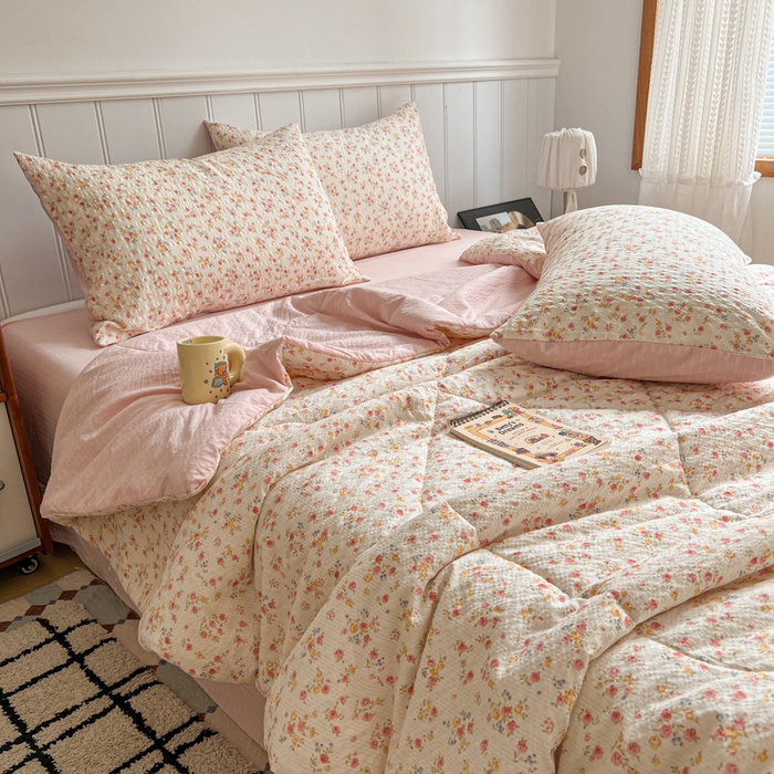 91家纺网 家纺一手货源 找家纺  梵希雅  2026新款泡芙纱夏被四件套简单款 粉黛