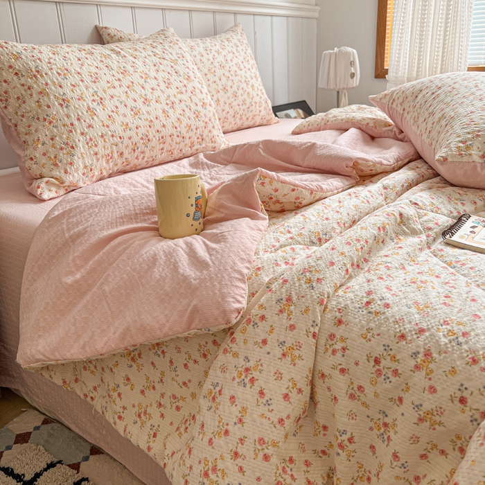 91家纺网 家纺一手货源 找家纺  梵希雅  2026新款泡芙纱夏被四件套简单款 粉黛