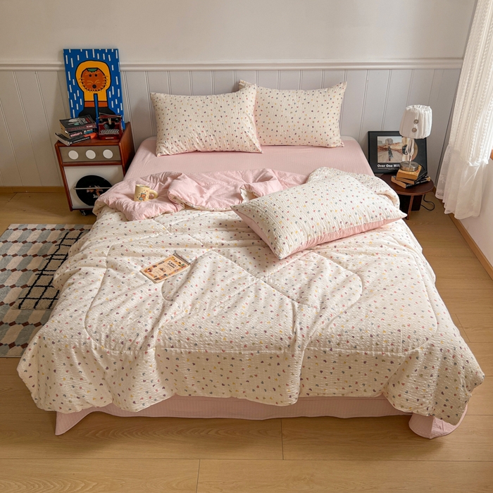 91家纺网 家纺一手货源 找家纺  梵希雅  2026新款泡芙纱夏被四件套简单款 粉色小心心