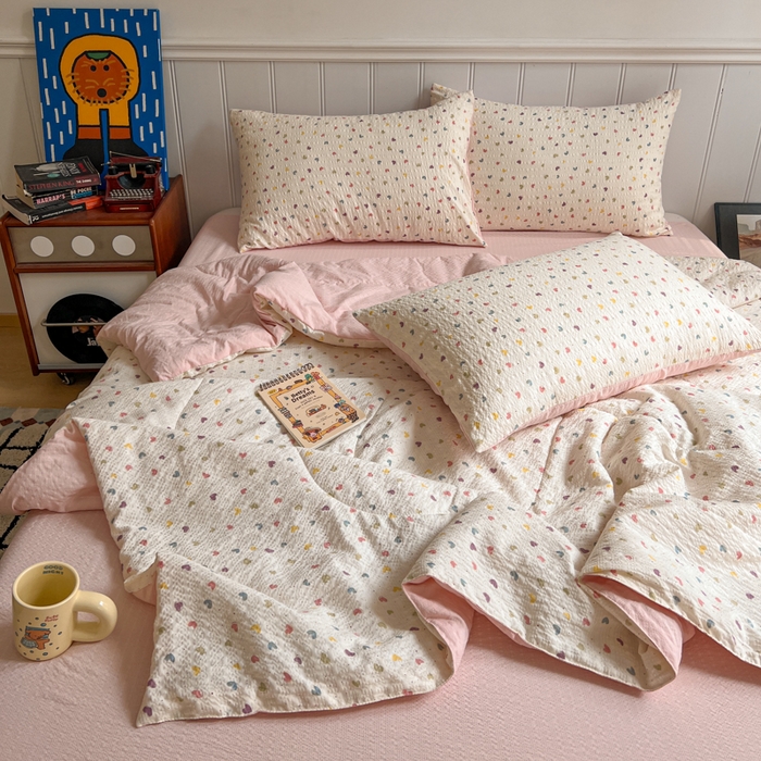 91家纺网 家纺一手货源 找家纺  梵希雅  2026新款泡芙纱夏被四件套简单款 粉色小心心