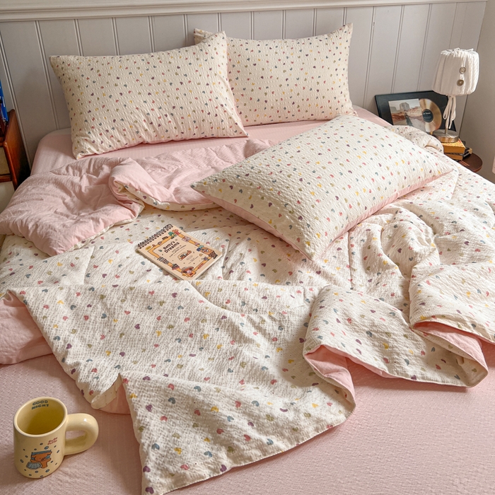 91家纺网 家纺一手货源 找家纺  梵希雅  2026新款泡芙纱夏被四件套简单款 粉色小心心