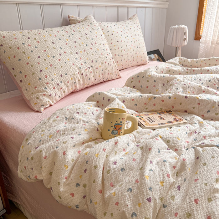 91家纺网 家纺一手货源 找家纺  梵希雅  2026新款泡芙纱夏被四件套简单款 粉色小心心