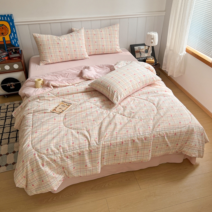 91家纺网 家纺一手货源 找家纺  梵希雅  2026新款泡芙纱夏被四件套简单款 格格心