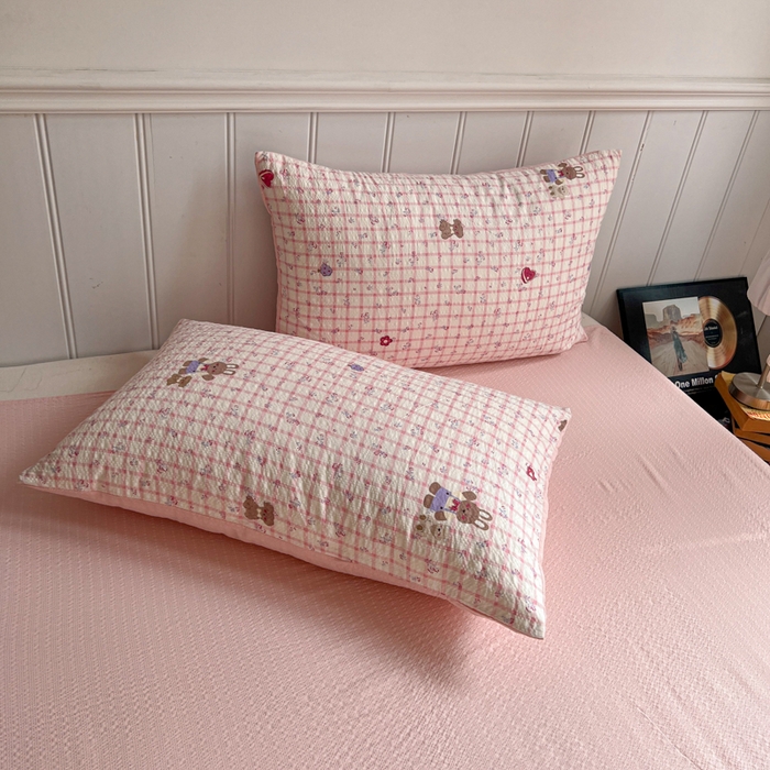 91家纺网 家纺一手货源 找家纺  梵希雅  2026新款泡芙纱夏被四件套简单款 格系萌宠