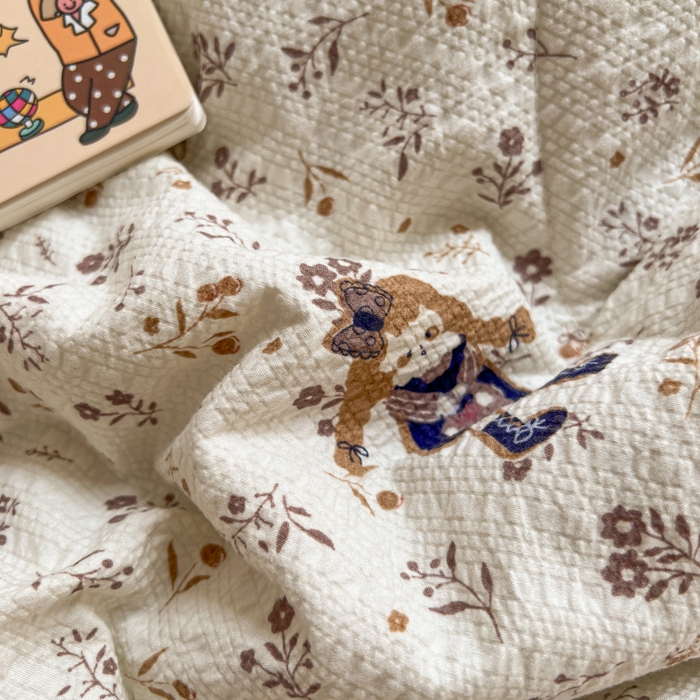 91家纺网 家纺一手货源 找家纺  梵希雅  2026新款泡芙纱夏被四件套简单款 花间娃娃