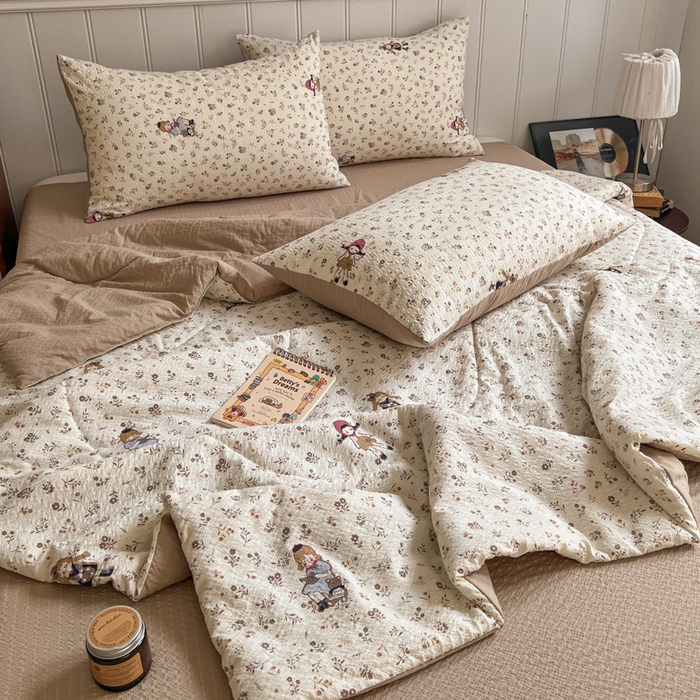 91家纺网 家纺一手货源 找家纺  梵希雅  2026新款泡芙纱夏被四件套简单款 花间娃娃