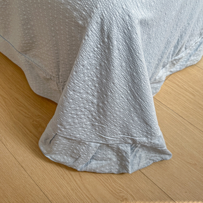 91家纺网 家纺一手货源 找家纺  梵希雅  2026新款泡芙纱夏被四件套简单款 花镜人偶黄