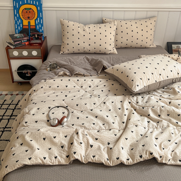 91家纺网 家纺一手货源 找家纺  梵希雅  2026新款泡芙纱夏被四件套简单款 咖爱心