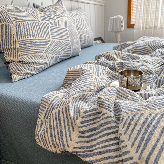 91家纺网 家纺一手货源 找家纺  梵希雅  2026新款泡芙纱夏被四件套简单款 浅川纹