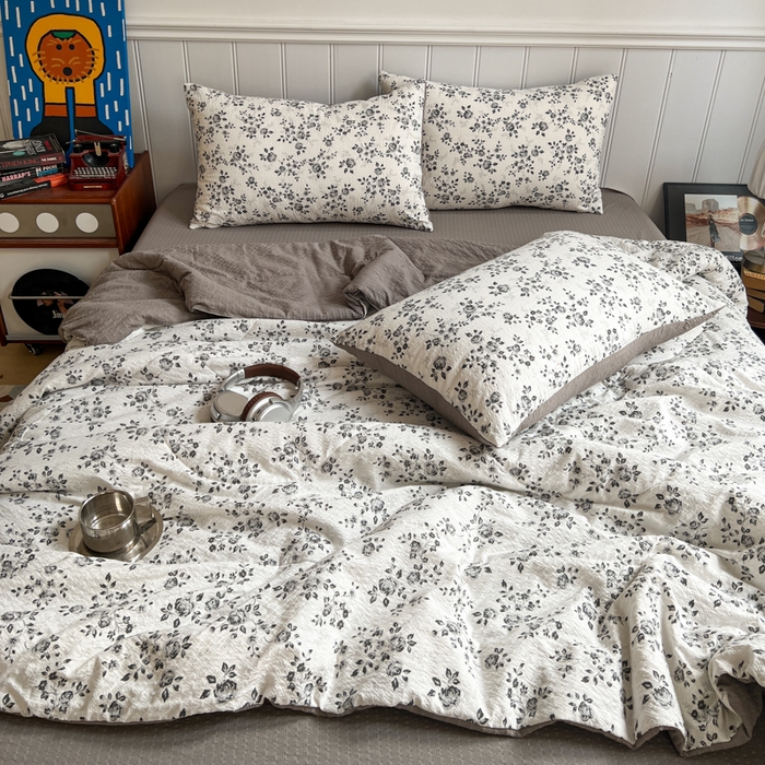 91家纺网 家纺一手货源 找家纺  梵希雅  2026新款泡芙纱夏被四件套简单款 只闻花香