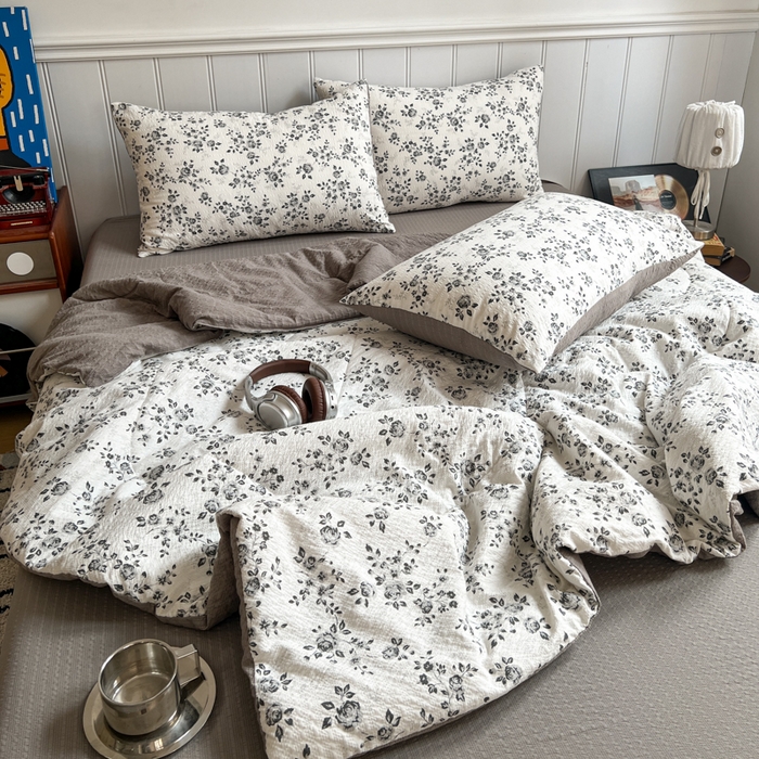 91家纺网 家纺一手货源 找家纺  梵希雅  2026新款泡芙纱夏被四件套简单款 只闻花香