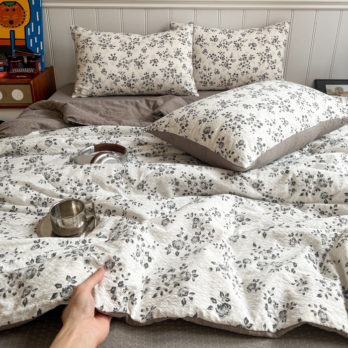 91家纺网 家纺一手货源 找家纺  梵希雅  2026新款泡芙纱夏被四件套简单款 只闻花香