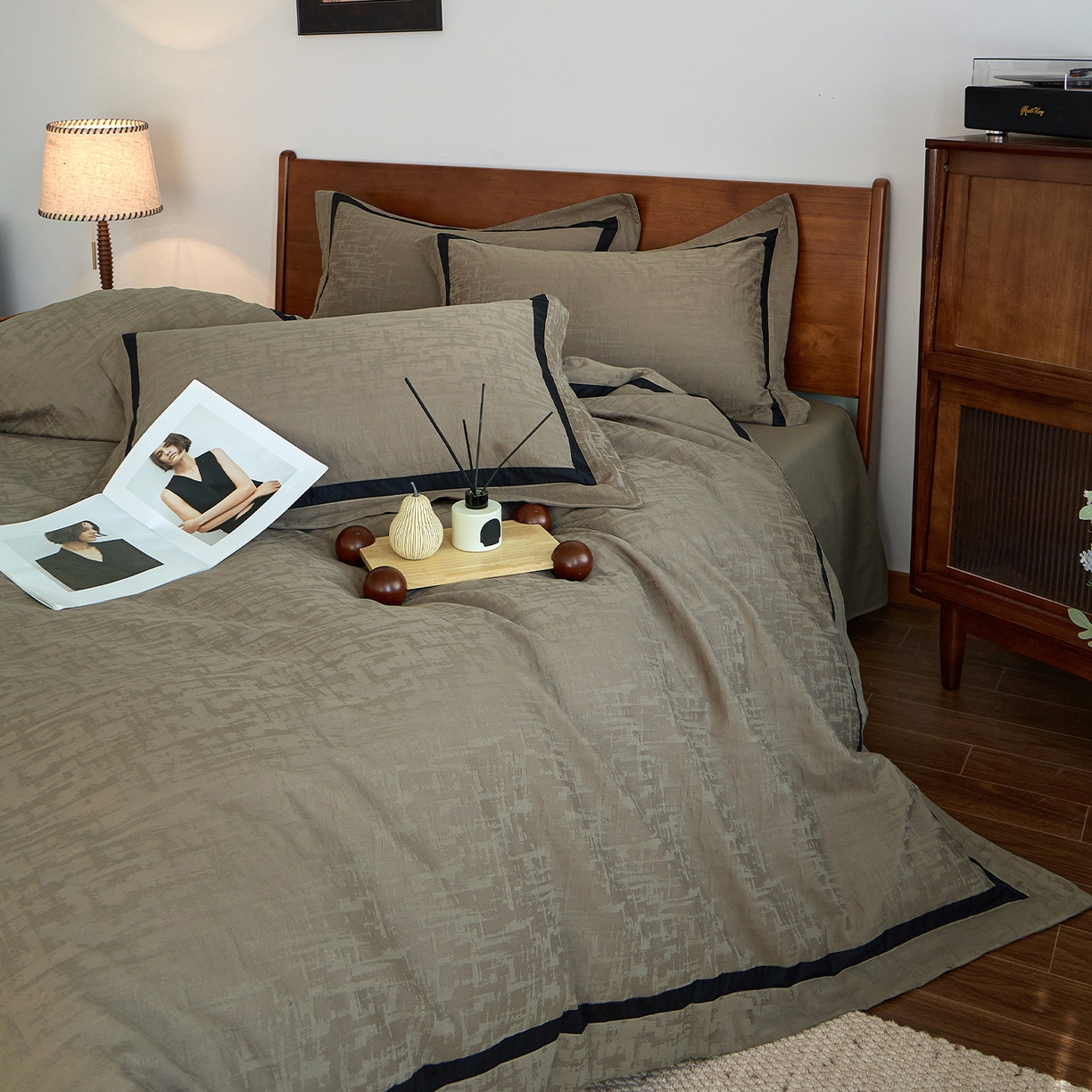 91家纺网 家纺一手货源 找家纺 （总）蓝邻家纺 2026新款全棉浮雕提花极简轻奢风四件套系列