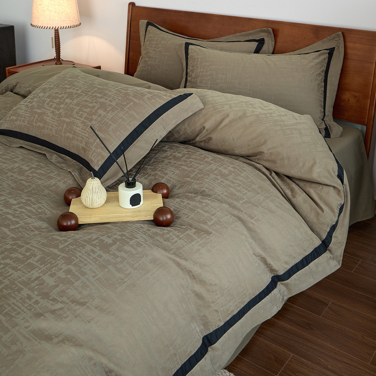 91家纺网 家纺一手货源 找家纺 （总）蓝邻家纺 2026新款全棉浮雕提花极简轻奢风四件套系列