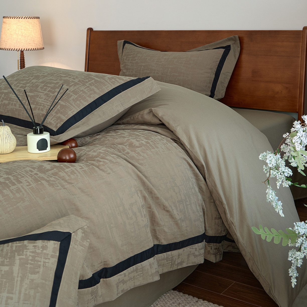 91家纺网 家纺一手货源 找家纺 （总）蓝邻家纺 2026新款全棉浮雕提花极简轻奢风四件套系列